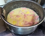 Foto del paso 3 de la receta: Salchichas frescas con patatas al vino