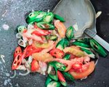 Foto langkah ke 2 dari resep Tumis kikil pedas manis.