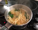 A picture of step 2 of Japanese Udon with spinach and eggs.