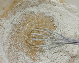 Foto del paso 4 de la receta: Bizcocho húmedo con confitura de nísperos y manzana 🍎