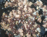 Foto del paso 3 de la receta: Patatas enmascaradas con butifarra gratinadas al allioli