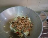 Foto langkah ke 3 dari resep Tongkol suwir bawang bombay.
