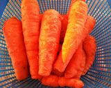 A picture of step 1 of Carrots drink.
