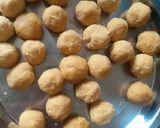 A picture of step 3 of Besan Ladoo.