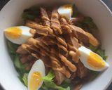 A picture of step 8 of Striploin steak fajitas salad.