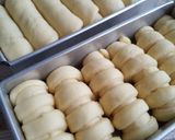Foto langkah ke 2 dari resep Sweet Bread with Coconut Water.