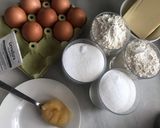Foto del paso 1 de la receta: Coca de mantequilla y miel y Madeleines con la misma masa