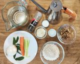 Foto del passaggio 1 della ricetta Risotto parmigiano e noci