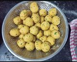 A picture of step 4 of Aloo Puri.
