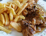 Foto del paso 3 de la receta: Pollo encebollado en Moscato espumoso🍾