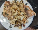Foto del passaggio 4 della ricetta Ricciola ai funghi porcini