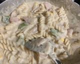 A picture of step 4 of White sauce pasta.