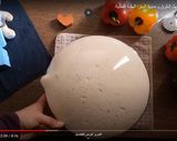 صورة لخطوة 3 من وصفة البيتزا على اصولها بعجينه مناسبه لكافة انواع المعجنات