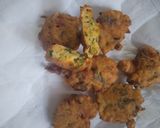 Foto del paso 6 de la receta: Buñuelos de lechuga, arvejas etc