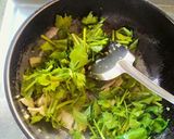 รูปขั้นตอนการทำที่ 4 ของ ไก่ผัดขึ้นฉ่าย
