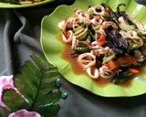 Foto langkah ke 4 dari resep Cumi Oseng Pete Cabe Ijo.