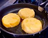 A picture of step 3 of French toasts.
