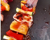 Foto del paso 4 de la receta: Brochetas de cerdo y piña con salsa BBQ