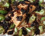 Foto del paso 4 de la receta: Salmón con tomate deshidratado y brócoli