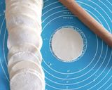 รูปขั้นตอนการทำที่ 5 ของ โฮมเมดแผ่นแป้งเกี๊ยวซ่า homemade  gyoza wrappers