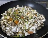 Foto langkah ke 4 dari resep Omelet Jamur Shimeji.