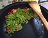 Foto langkah ke 4 dari resep Tumis pare telur puyuh.