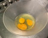 Une image de l'étape 1 de Petites crèmes aux œufs à la vanille, cannelle et amandes.