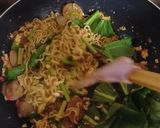 Foto langkah ke 3 dari resep Mie Goreng Nyemek.