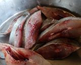 A picture of step 1 of Fish curry (black pomfret).