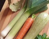 صورة لخطوة 3 من وصفة فولوتي البازلاء و الخضار "Velouté de pois cassés aux légumes"