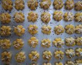 Foto langkah ke 4 dari resep Garlic&cheese cookies.