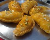 मावा गूजिया (mawa gujiya recipe in marathi) रेसिपी स्टेप 9 फोटो 