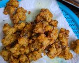 A picture of step 2 of Leftover rice and onion pakoda.