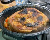 Une image de l'étape 13 de Rouelle marinée de porc aux tomates cerises et herbes aromatiques.