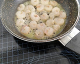 Foto del paso 4 de la receta: Pastel frío de salmón, gambas y aguacate