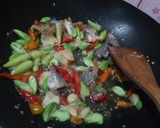Foto langkah ke 3 dari resep Oseng ikan asin peda daun melinjo muda pete.