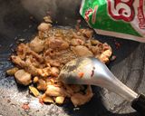 รูปขั้นตอนการทำที่ 2 ของ กระเพราไก่ไก่ทอด🍗