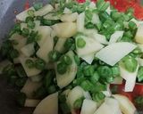 A picture of step 3 of Green beans with potato.