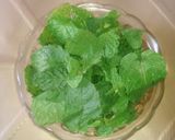 A picture of step 1 of Green Chicken Karahi.