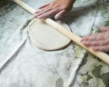 Foto del paso 4 de la receta: Masa filo (o masa de los 100 golpes)