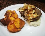 Foto del paso 7 de la receta: Peceto al horno con puré de coliflor y chips de mandioca
