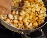 A picture of step 3 of Masala makhana.