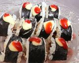 Hình bước làm 2 của món Cơm cuộn lạp xưởng