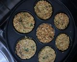 Foto langkah ke 5 dari resep Martabak Mie Kornet.