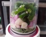 Foto langkah ke 1 dari resep Kaeng Khiao Wan Gai (Green Chiken Curry).
