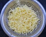 Hình bước làm 1 của món Bánh khoai tây phô mai chiên