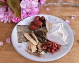Hình bước làm 1 của món Gà Vàng Tiềm Thảo Dược
