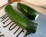 Une image de l'étape 1 de Courgettes et tomates, oignon rouge au bouillon de gambas.