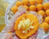 A picture of step 4 of Fried Sweet Potato Balls with Cheese.