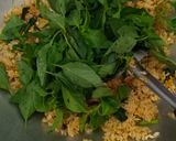 Foto langkah ke 5 dari resep Nasi goreng kemangi.